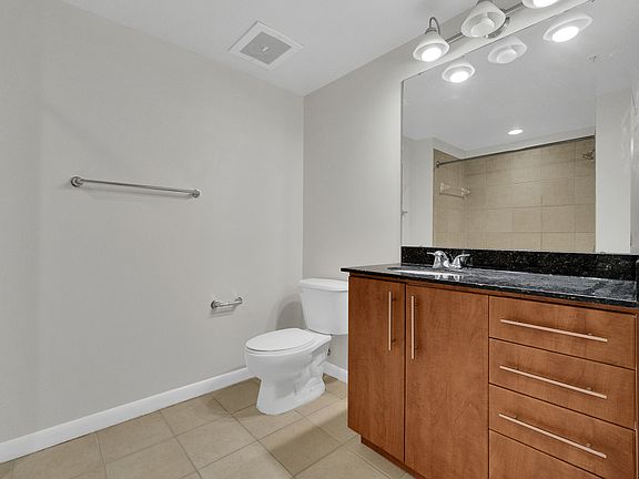 5th image of 1021 N Garfield St APT 527