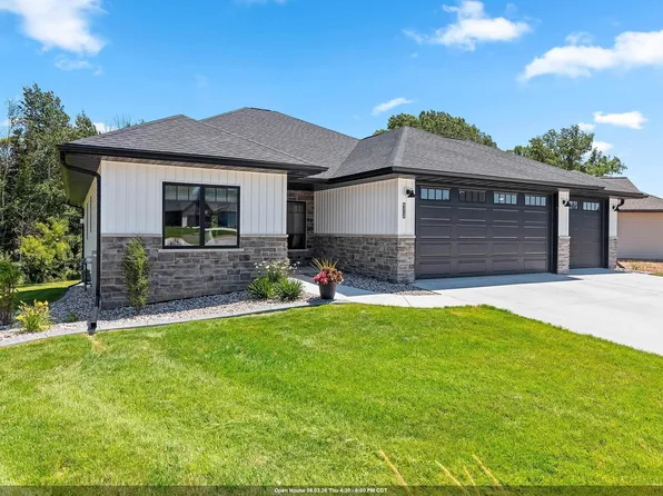2685 Chambers Xing, Suamico, WI 54313