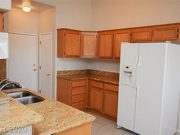 3rd image of 2050 N Los Feliz St #155