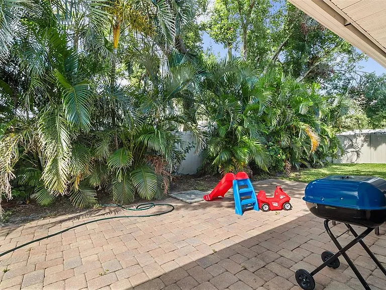 5776 Augusta Cir — Photo 26