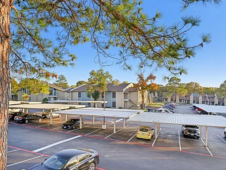 Hollyhills Apartments — Photo 13