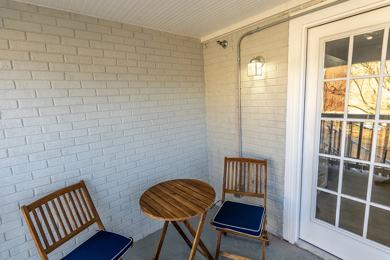 1329 Riverdale Dr — Photo 4