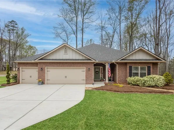251 River Glen Dr, Jefferson, GA 30549