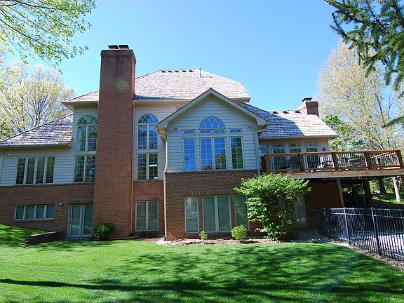 3rd image of 1108 N Oxfordshire Ln