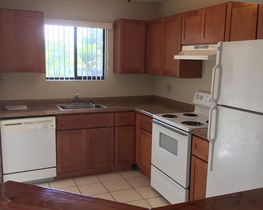 1st image of 11585 NW 41st St