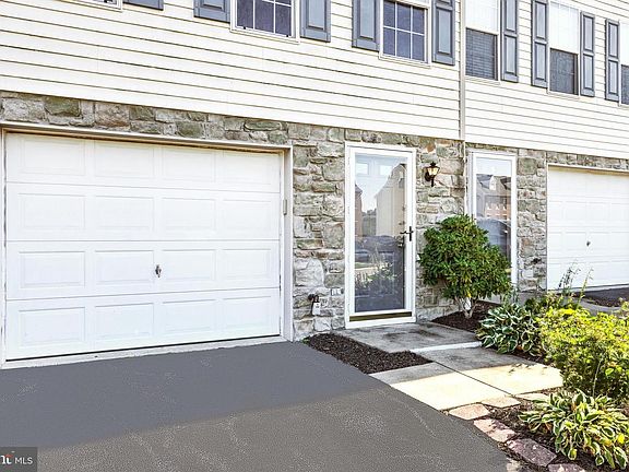3rd image of 2774 Woodmont Dr