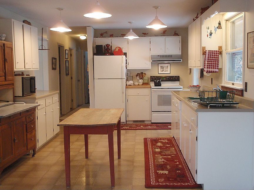 Large, Spacious Kitchen