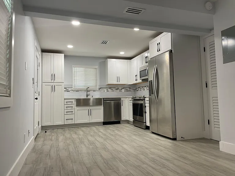 218 Seagate Ave #B — Photo 3