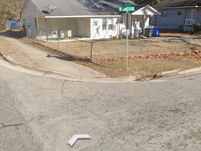 210 Jasper St — Photo 1