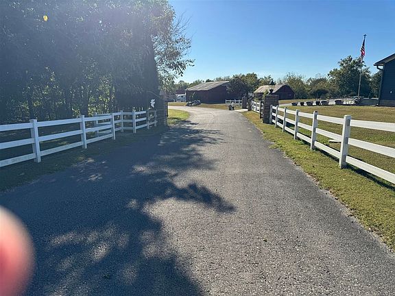 5th image of 280 Phoenix Dr
