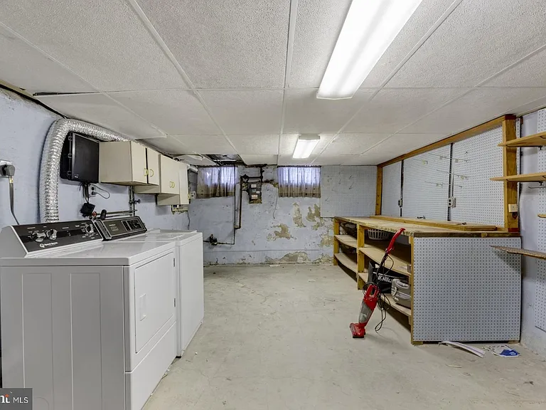 3218 E Thompson St — Photo 22