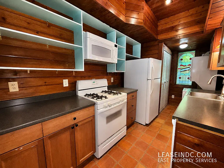 425 5th St SE — Photo 8