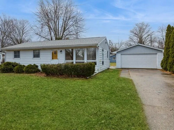 740 Sheridan Rd, Saint Joseph, MI 49085