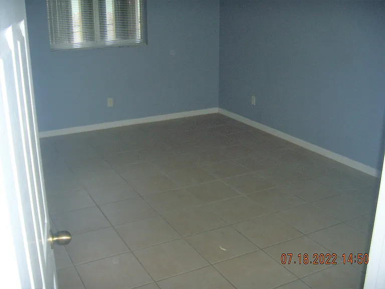 522 NE 24th Pl — Photo 14