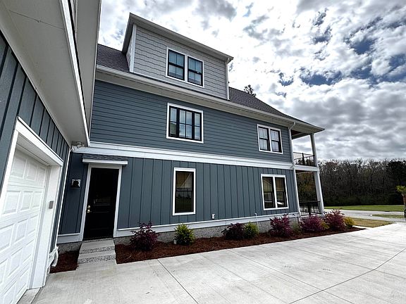 2nd image of 825 Commanders Island Dr.