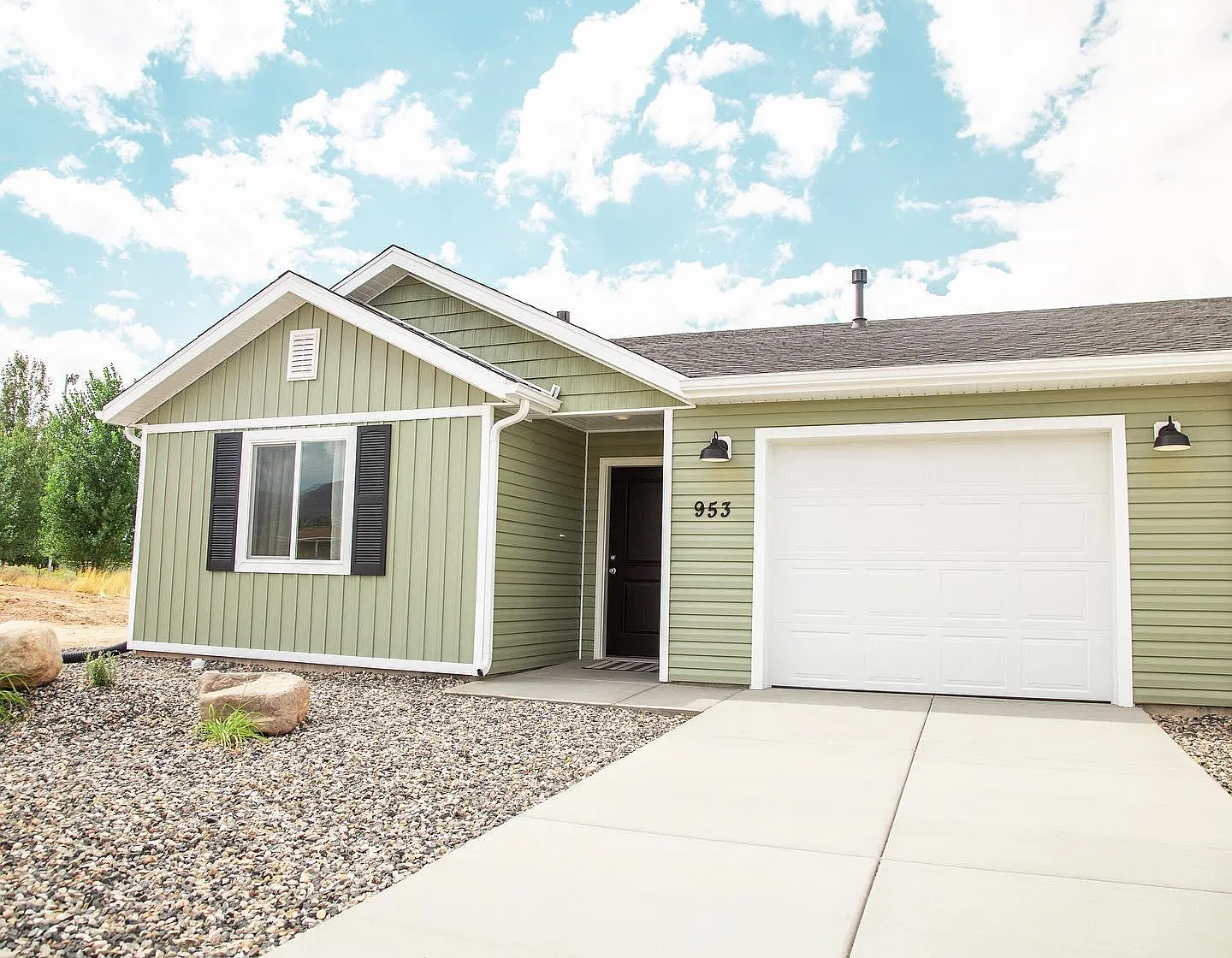 933 N Ironwood Cir — Photo 1