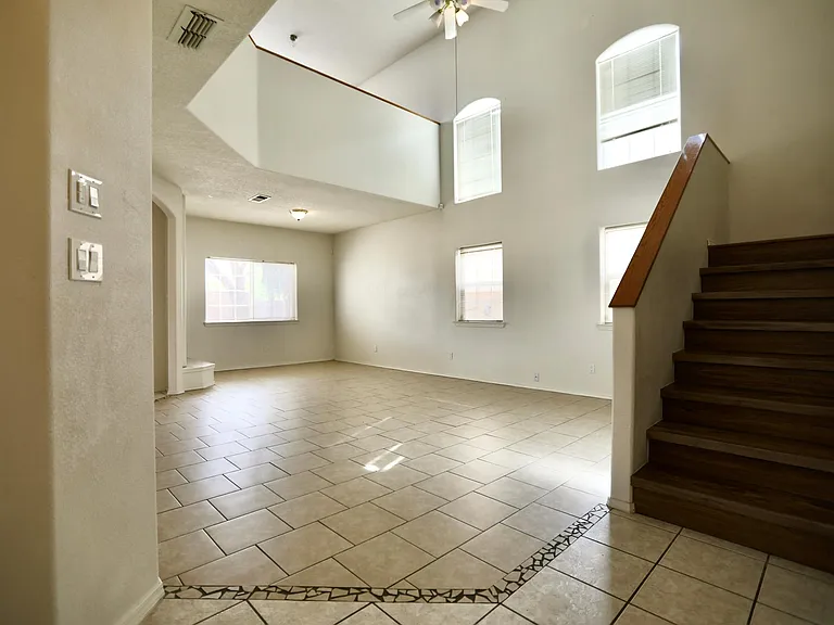 7436 Peregrine Rd NE — Photo 13