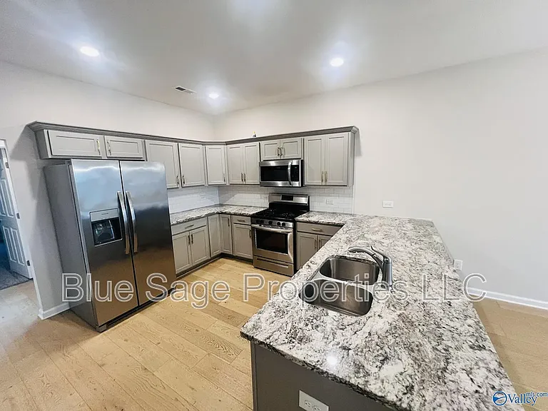 16423 Demi Dr — Photo 8