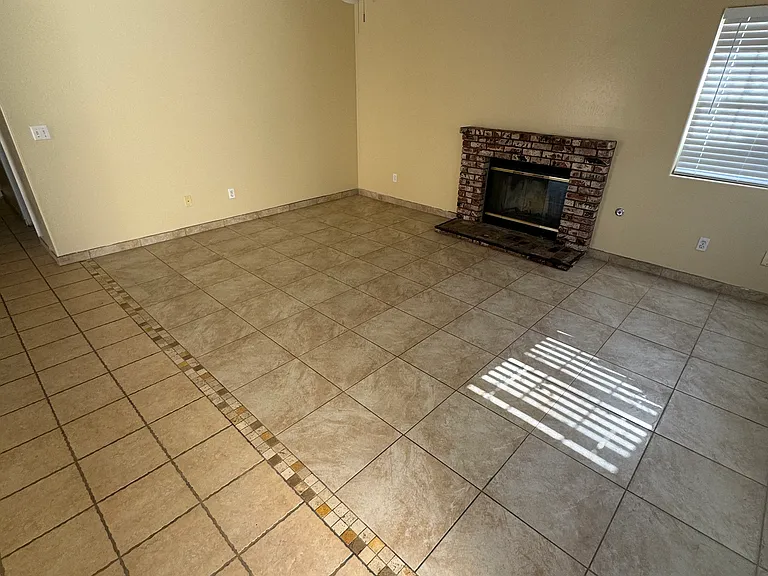 1409 Kirkwood Ave — Photo 3