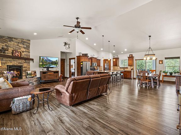 5th image of 225 Aurora Way