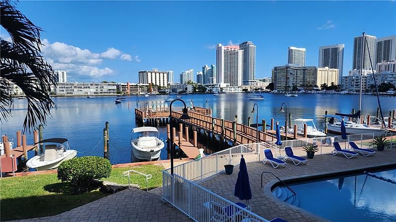 1st image of 400 Golden Isles Dr APT 4