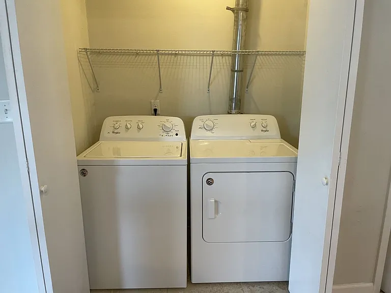 Belmont Terr 1274 - 1276 — Photo 11