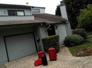 1901 Courtyard Dr APT E, Capitola, CA 95010