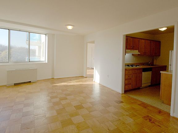 3rd image of 10401 Grosvenor Pl APT 1028