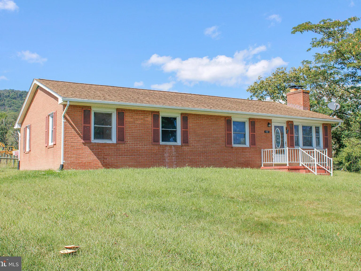 3 bed, 1.0 bath, 1434 sqft, $1,800 — Photo 3