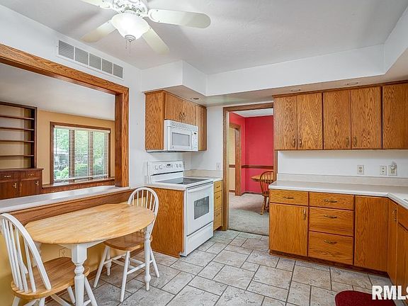 3rd image of 2221 Imperial Oaks Dr