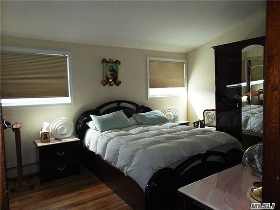 5th image of 42 Arpage Dr E