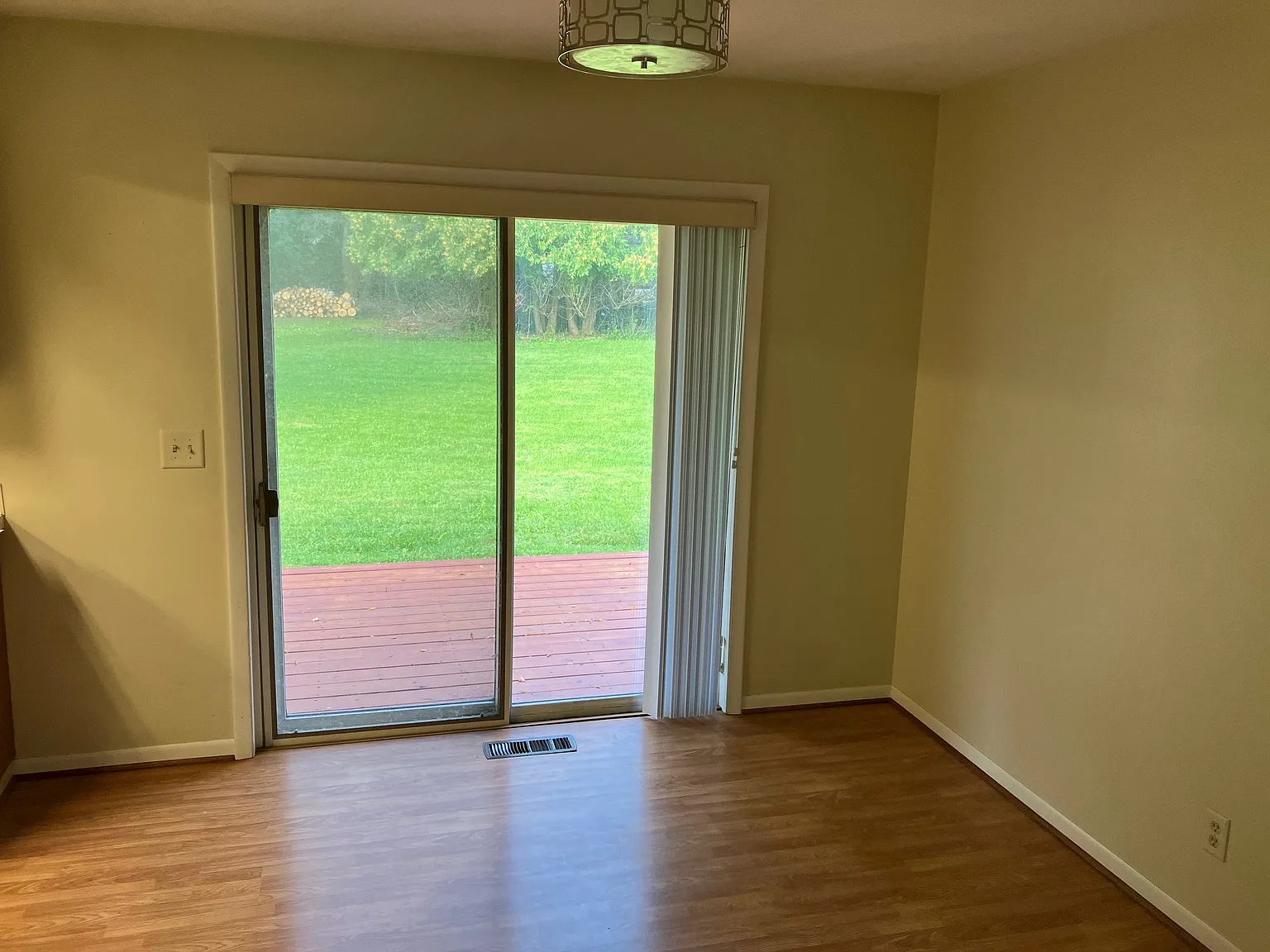 3 bed, 2500 sqft, $1,600 — Photo 4