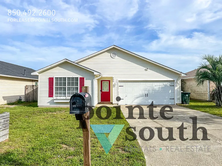 209 Staysail St — Photo 1