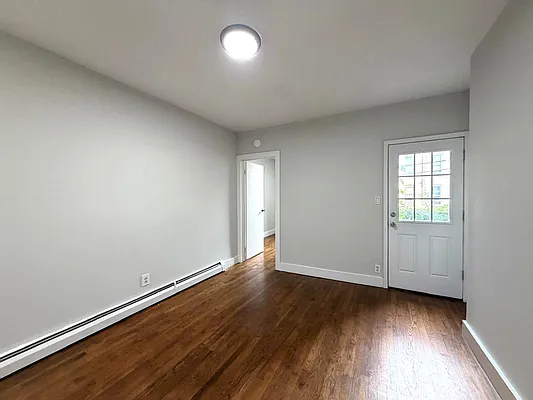 Living room, photo 2