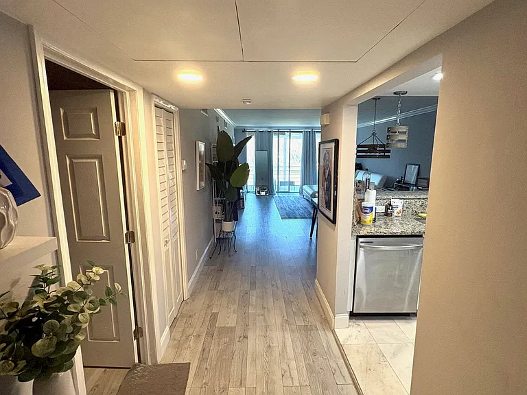605 Oaks Dr #304 — Photo 9