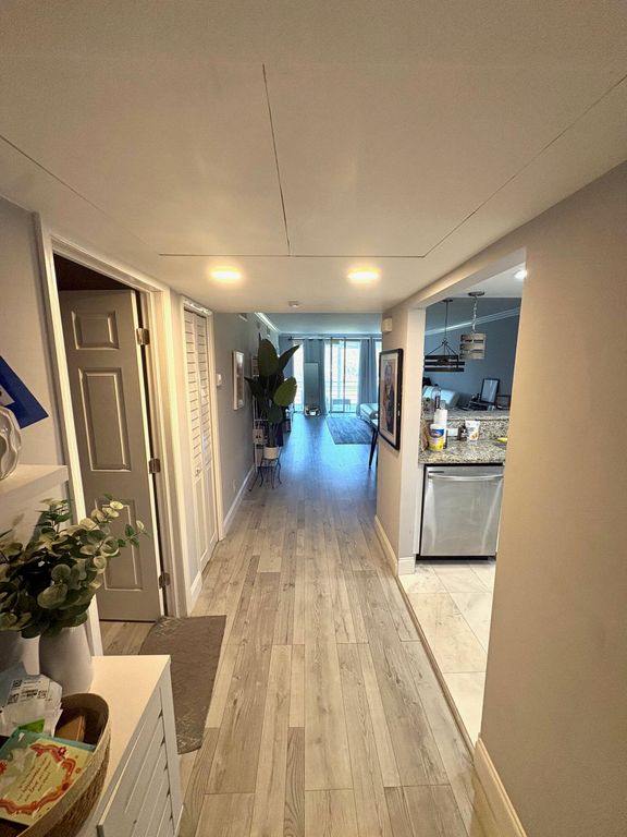 605 Oaks Drive #304, photo 9