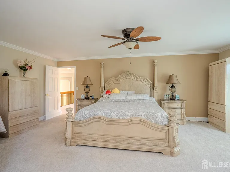 61 Amherst Way — Photo 36