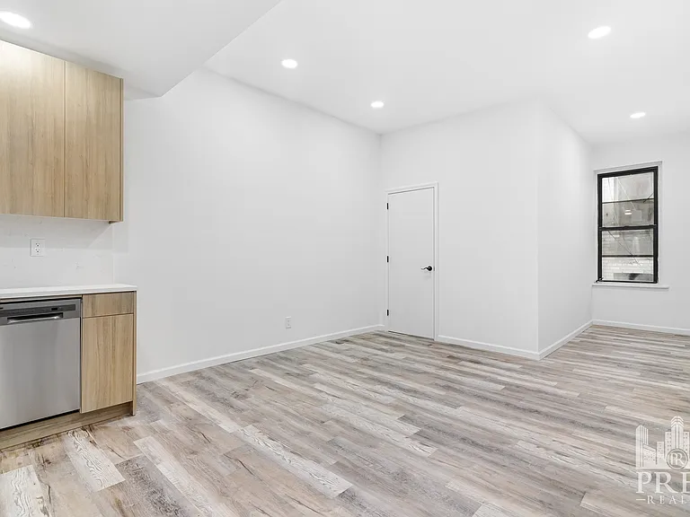 1471 1st Ave #2B — Photo 4
