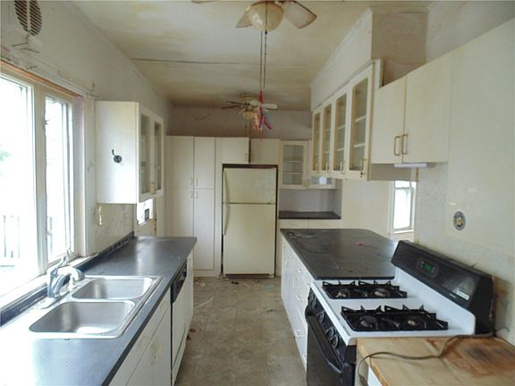 5th image of 860 Washington Ave