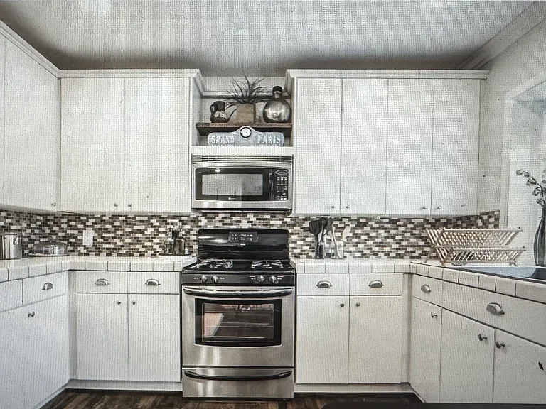 17538 Collins St — Photo 22