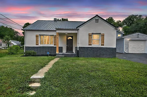 1712 Oaklawn St Photo 1
