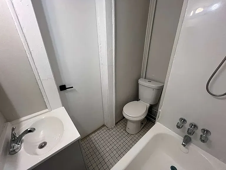 546 E 38th St #10 — Photo 12