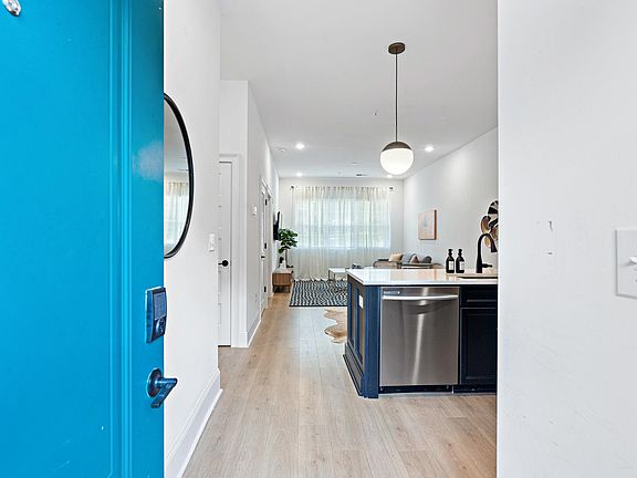 3rd image of 404 Douglas Ave #102