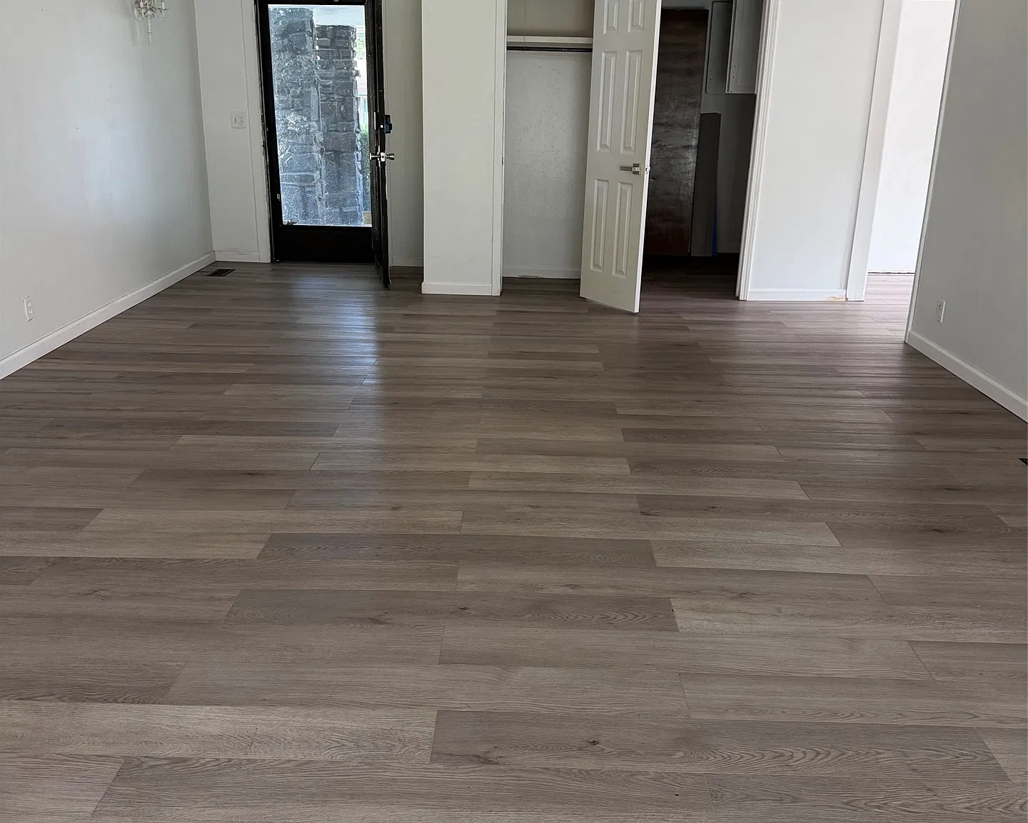 4 bed, 2.0 bath, 2046 sqft, $2,000 — Photo 3