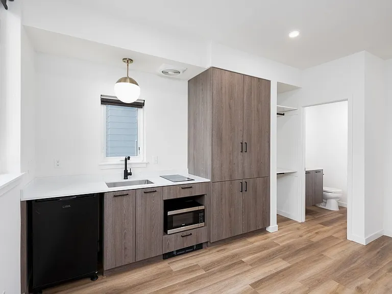 Greta Apartments | Private Kitchen Studio near UW — Photo 40