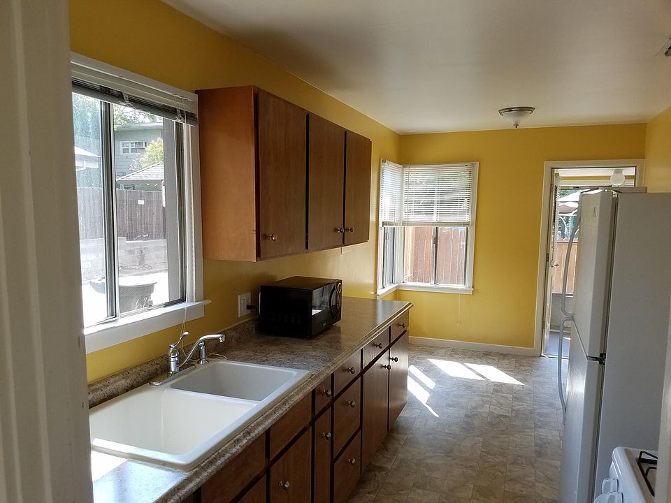 2nd image of 624 Vine Ave
