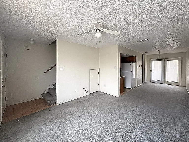 1307 Monroe Loop #D — Photo 10