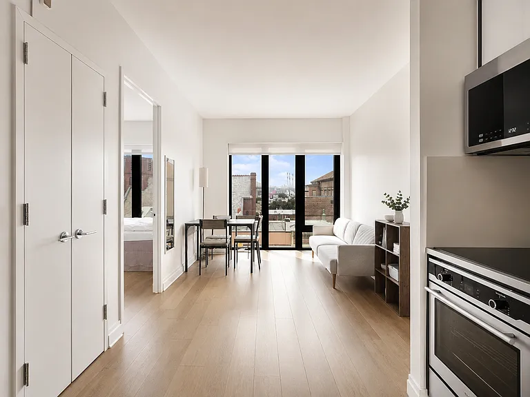 10-25 Jackson Ave #7G — Photo 1