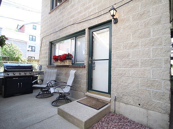 3rd image of 1512 W Diversey Pkwy #C