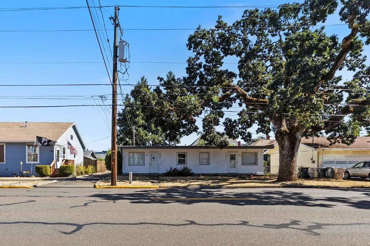 Building Photo - 756 SW Levens St